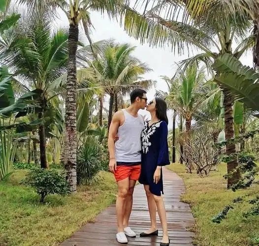 回顾"世界小姐"张梓琳:37岁生二胎不嫁豪门嫁爱情,老公颜值高