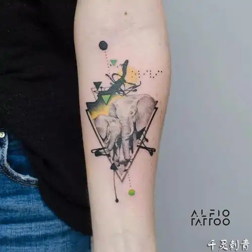 三角形大象纹身手稿图案
