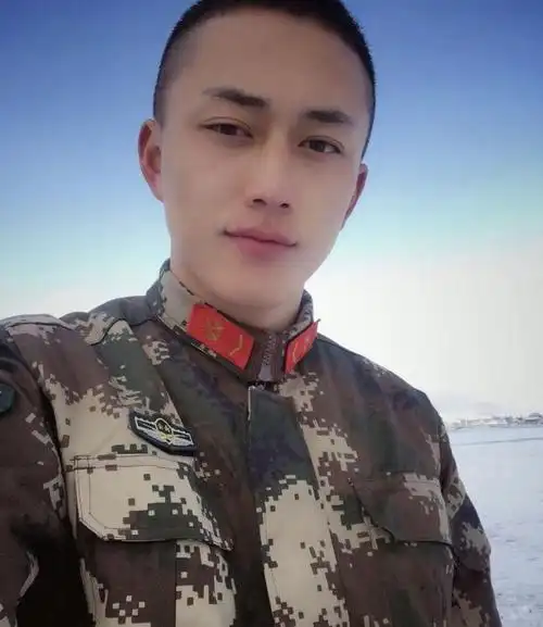 为何兵哥哥都要剪成寸头?如果留长发会怎样?