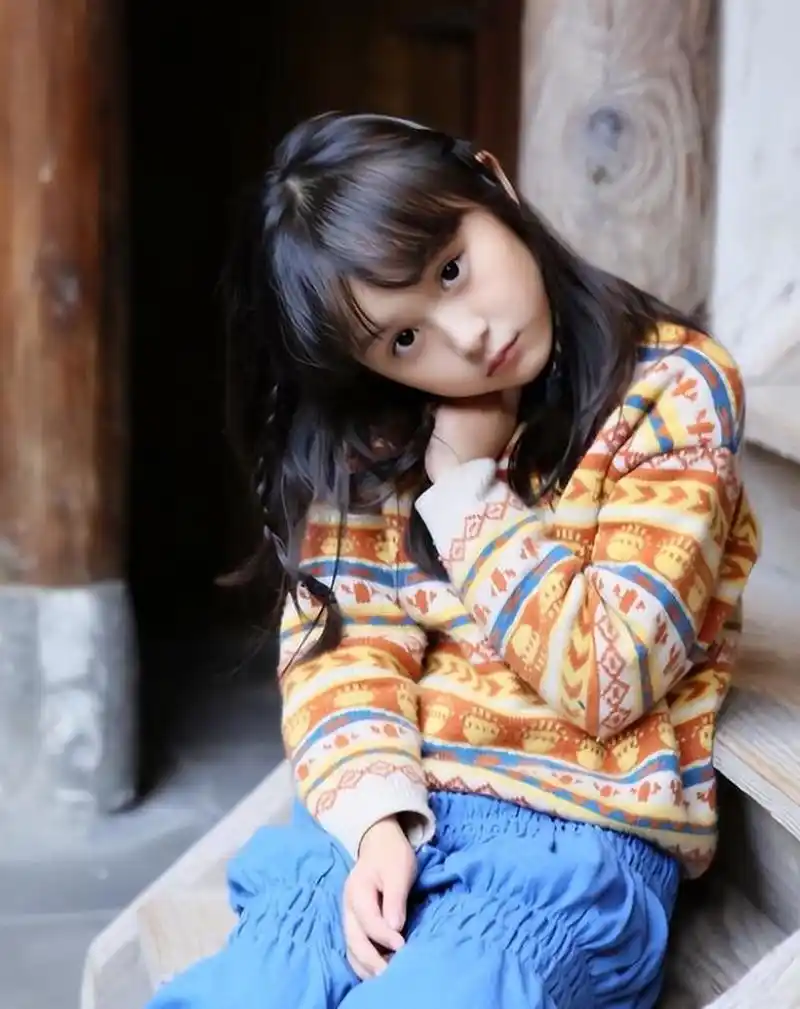 以童星刘楚恬为镜,揭秘他们面临的压力,成长的困惑和公众的误解.