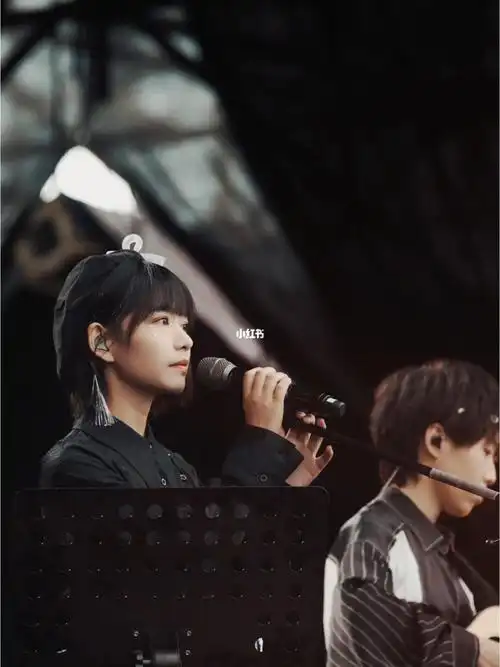 房东的猫春天是清白的裙摆  邀请风的宴席那夏天是不是该见面了99