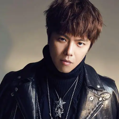 2020 年辞世 享年 36 岁 黄鸿升(1983年11月28日-),外号小鬼,台湾男