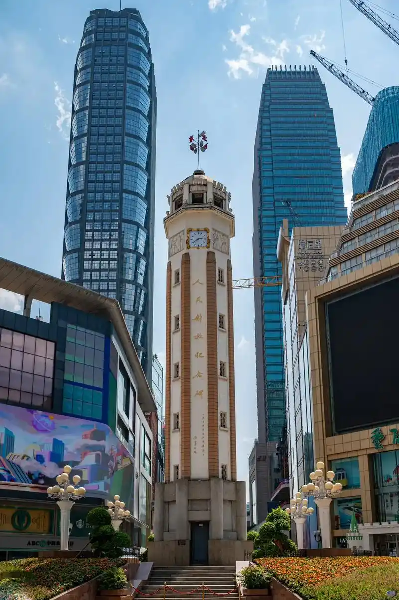 喜欢重庆人骨子里的性格.#我的摄影日记 #城市记忆 #街景随 - 抖音