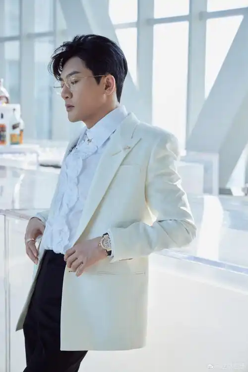 苏有朋金鸡奖金丝眼镜白西装造型##苏有朋金鸡奖造型