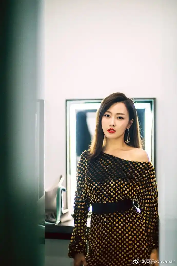 潘阳简直太美了!幸亏没继承潘长江的颜值.