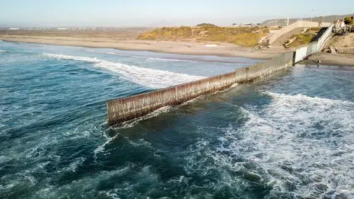 美墨边境墙,从这里开始
