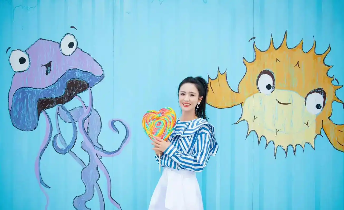 领动计划# 海边的美景都压不住佟丽娅的惊艳!佟丽娅是真好看!