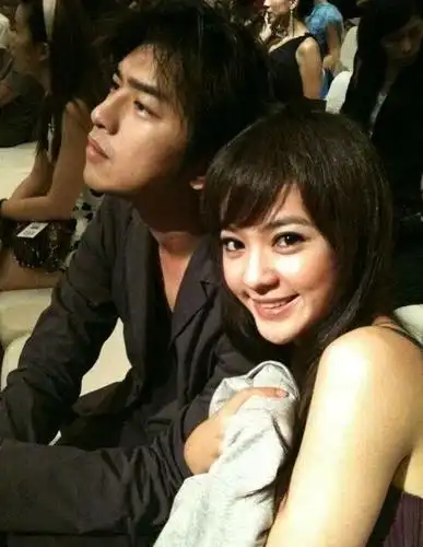 和有妇之夫修杰楷搂抱,跟陌生人亲吻,陈意涵是要放飞自我了