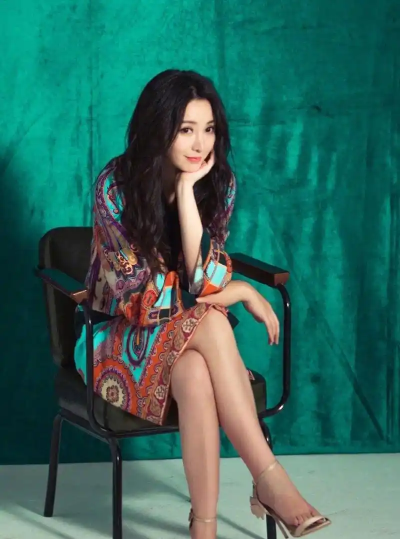 柳岩 一字带高跟凉鞋 ,太美了