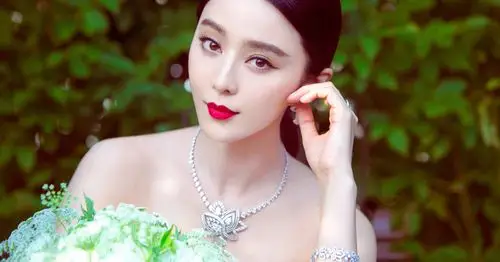 范冰冰应lotus by de beers高级珠宝展之邀翩然抵台!