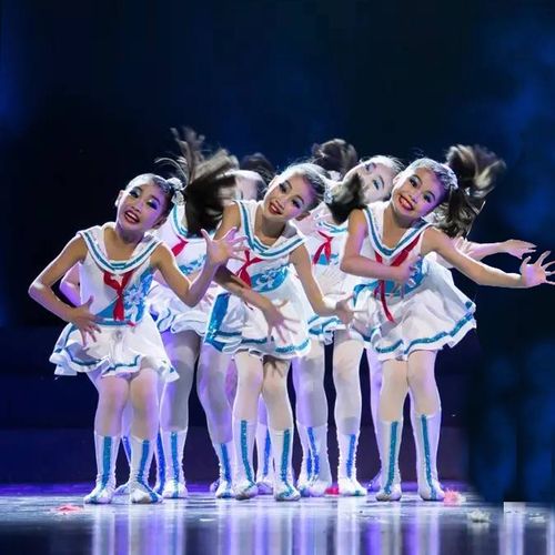 奔向阳光舞蹈儿童红领巾表演蓬蓬少儿啦啦操国庆儿童演出服