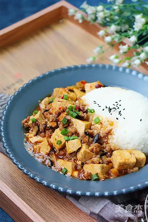 香菇豆腐盖浇饭的做法