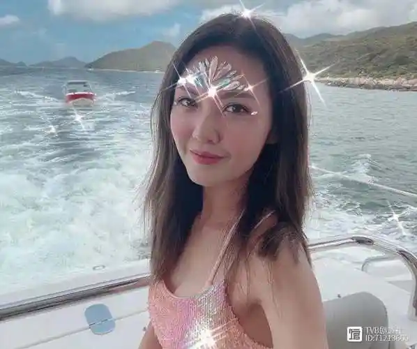 陈庭欣是2010年香港小姐冠军,入行多年整体的演艺事业发展一般.