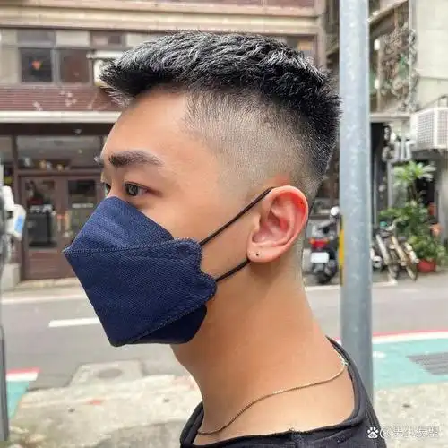 2022年秋季,男生剪什么发型才帅气?