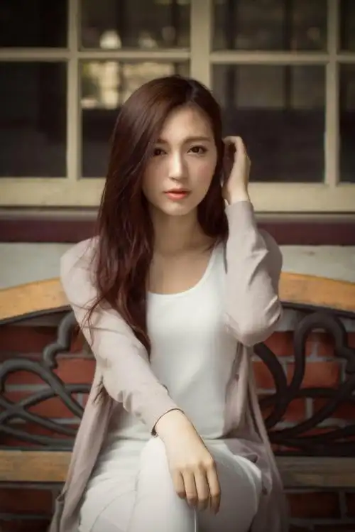 柔情女人味 气质迷人香——唐筠乔