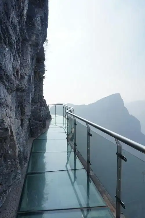 天门山玻璃栈道