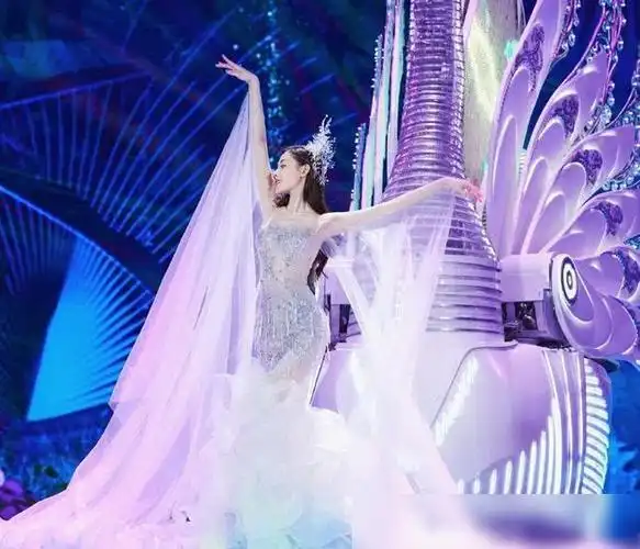 明星跳舞截图,郑爽秒变"真人音乐盒",吴谨言是"小天鹅"|迪丽热巴|景甜