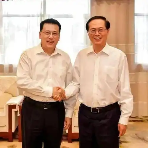 袁家军(左)和浙江省委原书记车俊(右)