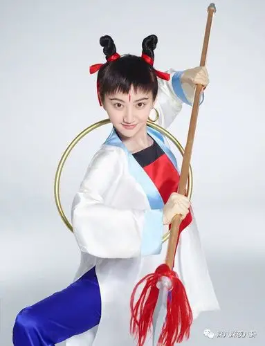 从人型貔貅到运动员家属,景甜仅一年就完成了全方位消费降级