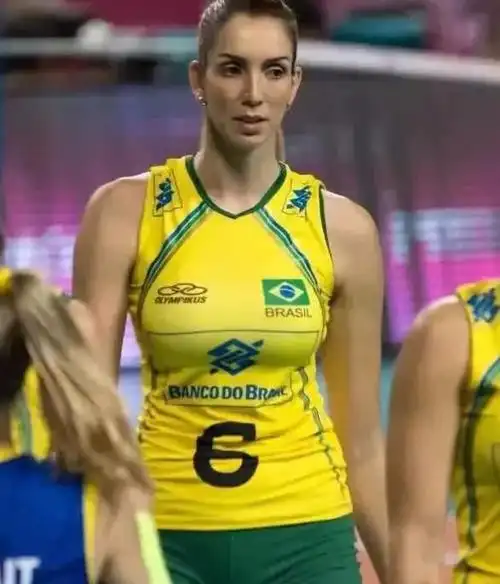 巴西女排名将33岁身材火爆全身19处纹身与追求者绯闻不断