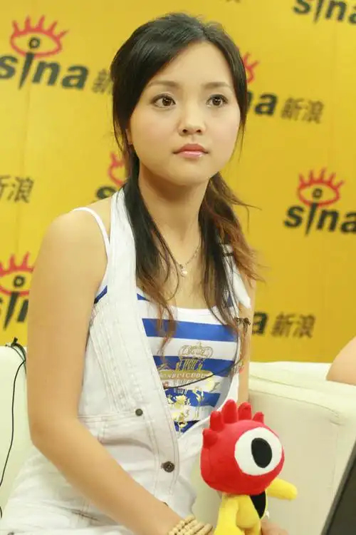 图文阳蕾做客新浪走神了