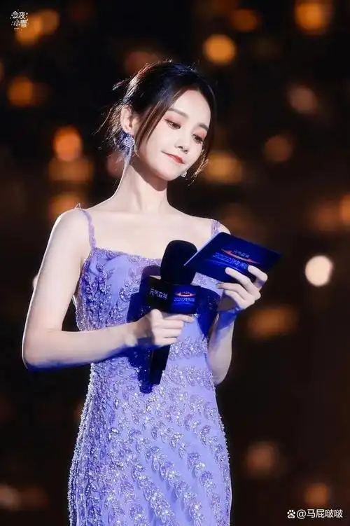 李一桐绝美写真美照,海边的紫罗兰