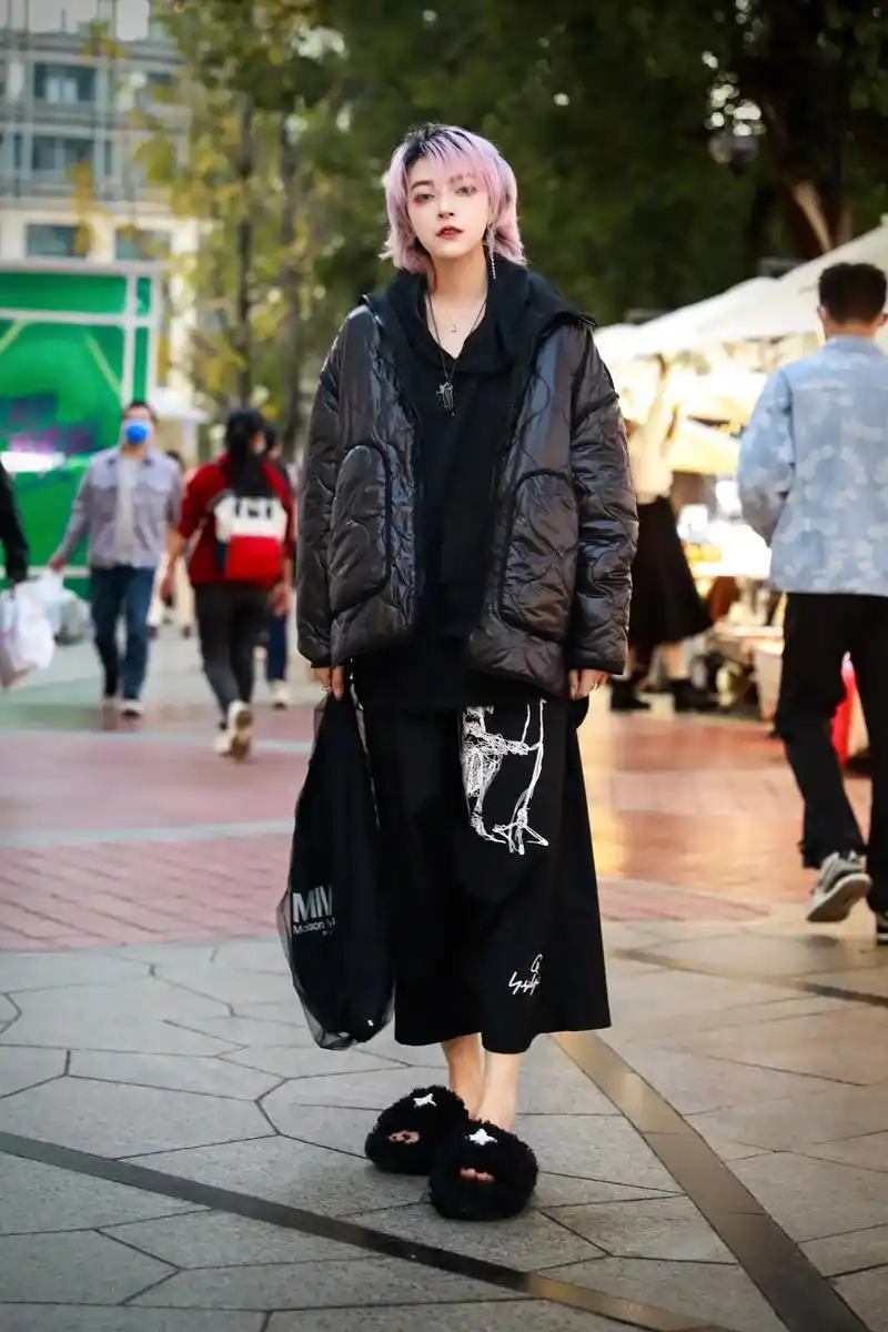 昆明街拍 #潮流穿搭 #ootd穿搭 #甜酷女孩 #穿出自 - 抖音