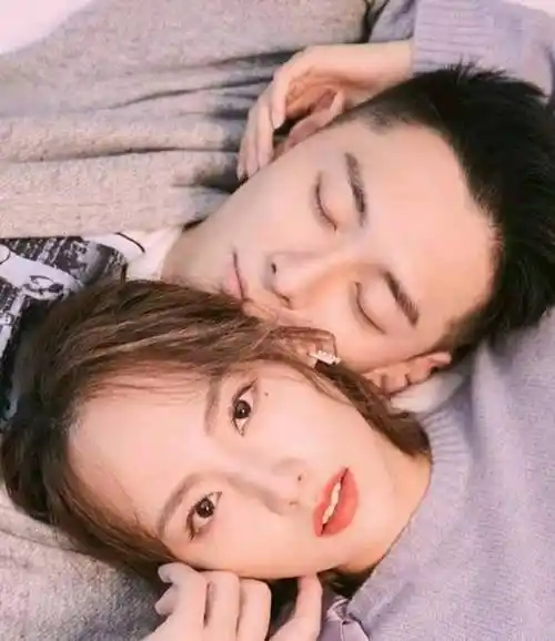 张嘉倪与买超大秀恩爱,而赵丽颖却以分手收场_网友_老公_祝福