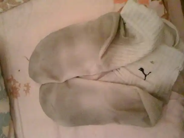 臭袜子习惯闻一下再洗男子闻穿过袜子竟胸痛罹重病