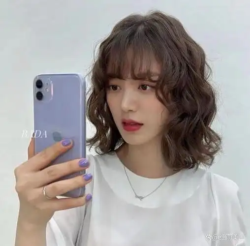 简单耐看的全头烫短发