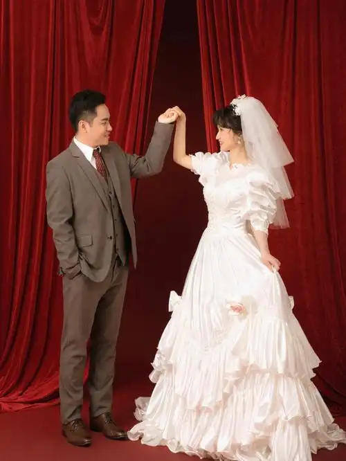 80年代复古怀旧婚纱照太复古有年代感了