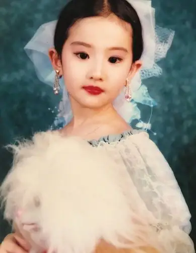 刘亦菲今天30岁30张照片看她从婴儿美到现在