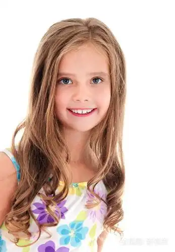 可爱微笑小女孩儿童孤立的公主裙