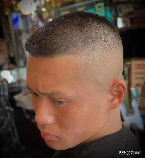 脸大脸宽的男生适合什么发型图片,金秋第一波帅气男发来了,简单时尚