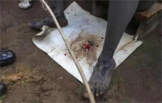 因为她们以后要嫁人要进行一系列的事情,而割礼带来的是痛上加痛