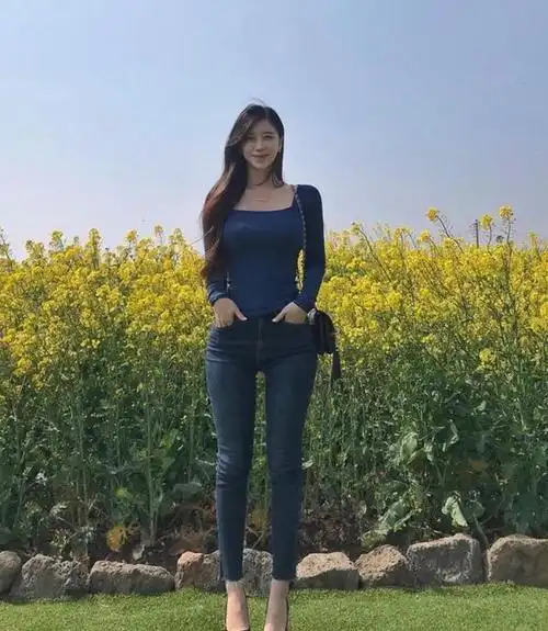 韩国女模被称真人版"海贼女帝",柳腰娉婷,真是太性感了