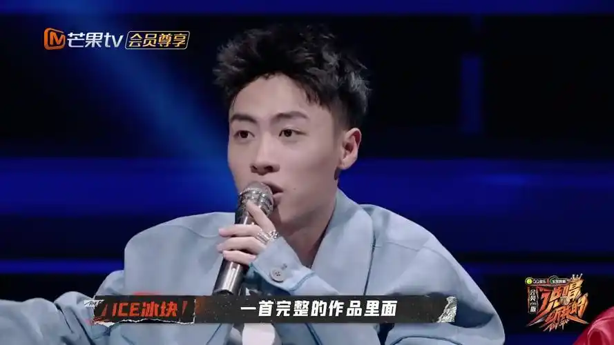 说唱听我的:弹壳一出场,全场起立,跟他一比台下的都是渣渣!