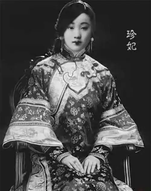 清朝八旗女子怎一个丑字了得? 珍妃天真烂漫, 有名的胖娘娘是她