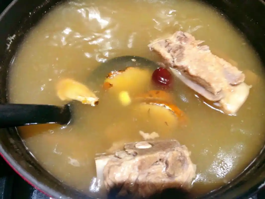 野生牛大力五指毛桃猪骨汤 婆婆回去乡下找农民亲自挖掘的新鲜野生牛