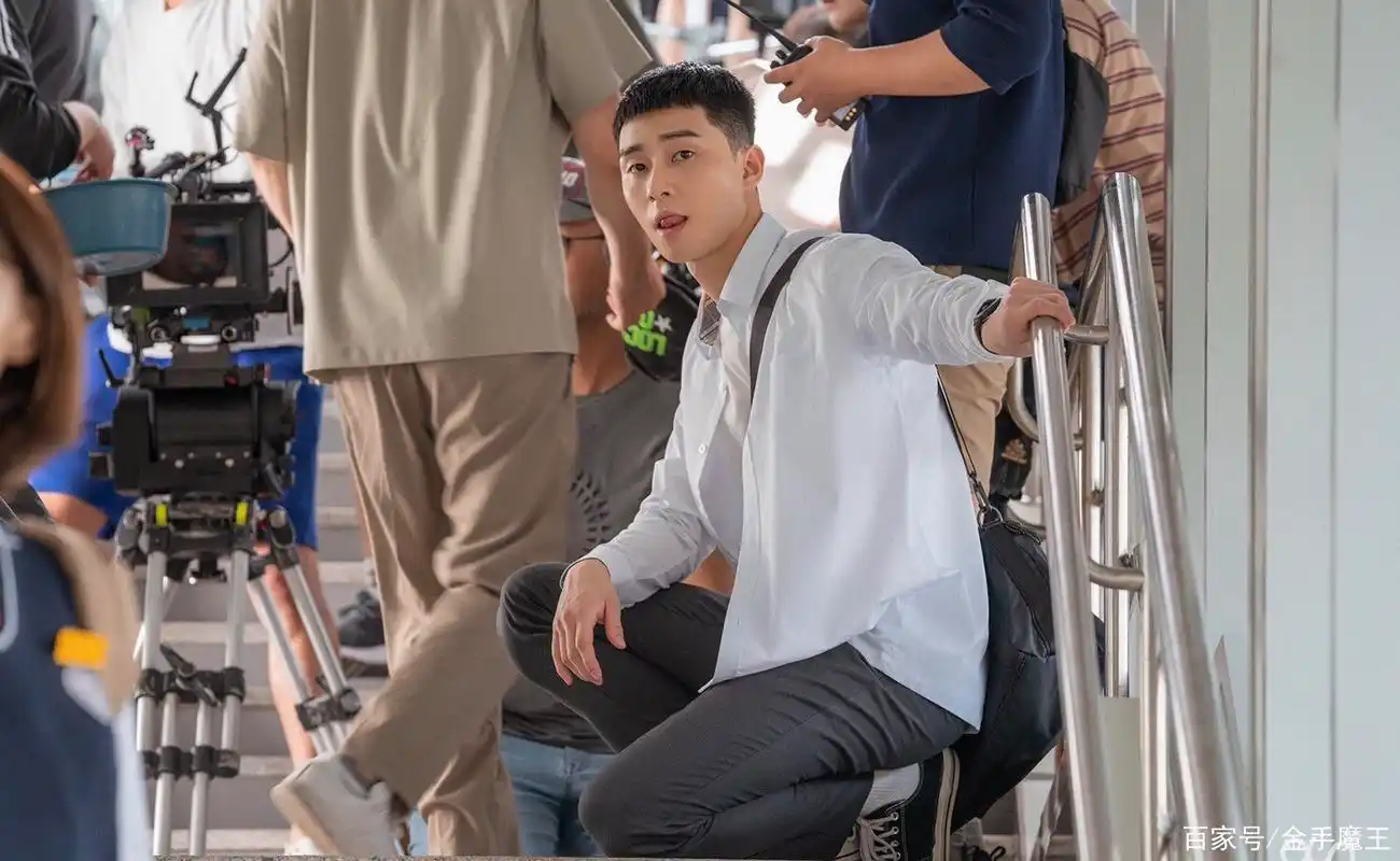 朴叙俊栗子头新剧造型