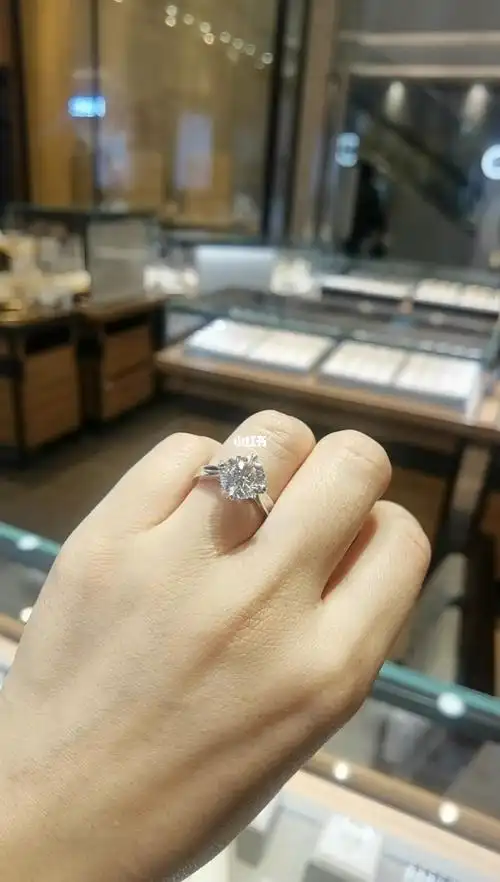 谢瑞麟王炸鸽子蛋三克拉钻戒