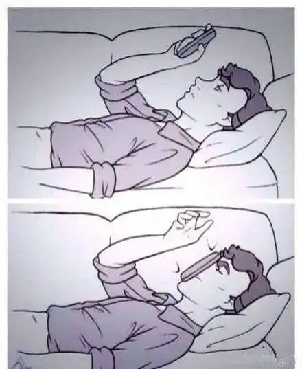 你还敢躺着玩手机吗一男子躺床上玩手机不慎砸眼致视网膜脱离