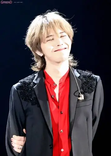 权志龙,你怎么可以笑得那么好看!