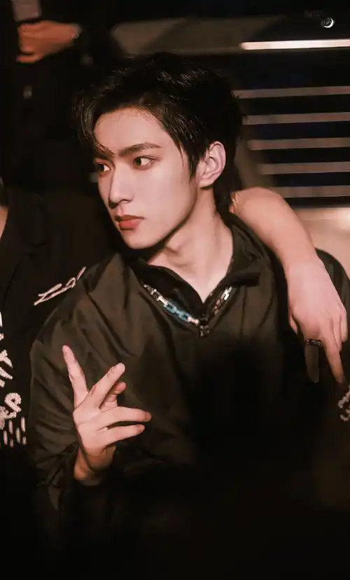 lv大秀#/#刘耀文路易威登品牌大使#亲亲我的帅宝宝@时代少年团-刘耀文