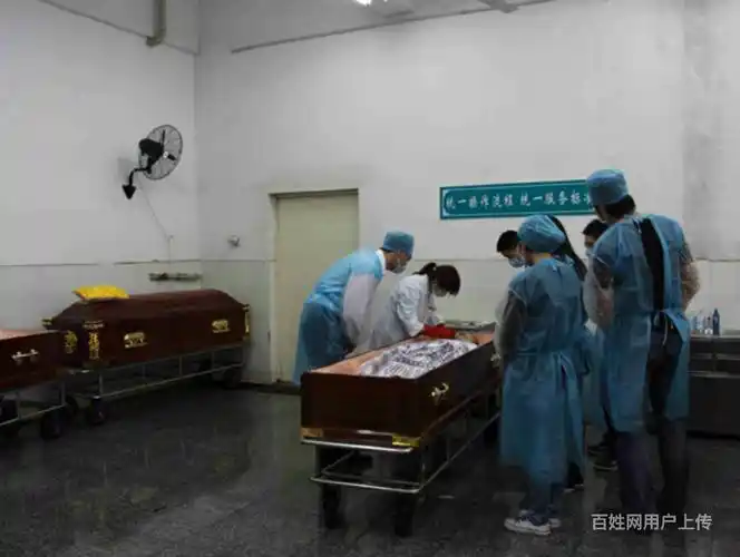 太平间遗体运输车一般怎么收费的?自己找车拉行不行?