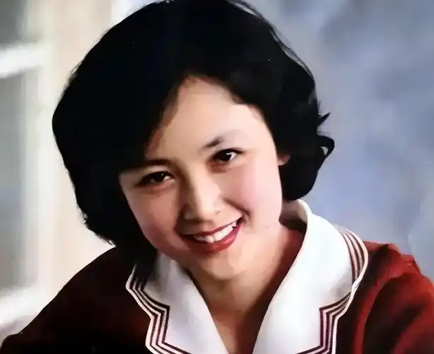 回顾赵静:与丈夫恩爱44年零绯闻,女人直面衰老,比刻意扮嫩更美