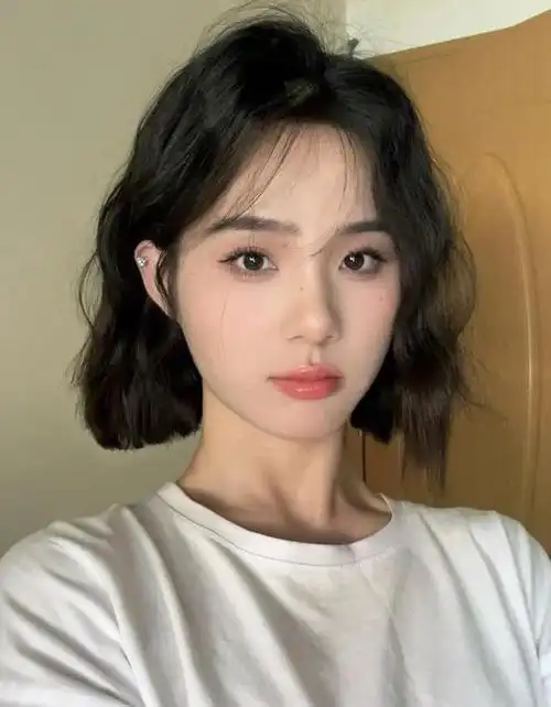 2021年最流行的4款短发烫发,时尚又减龄!