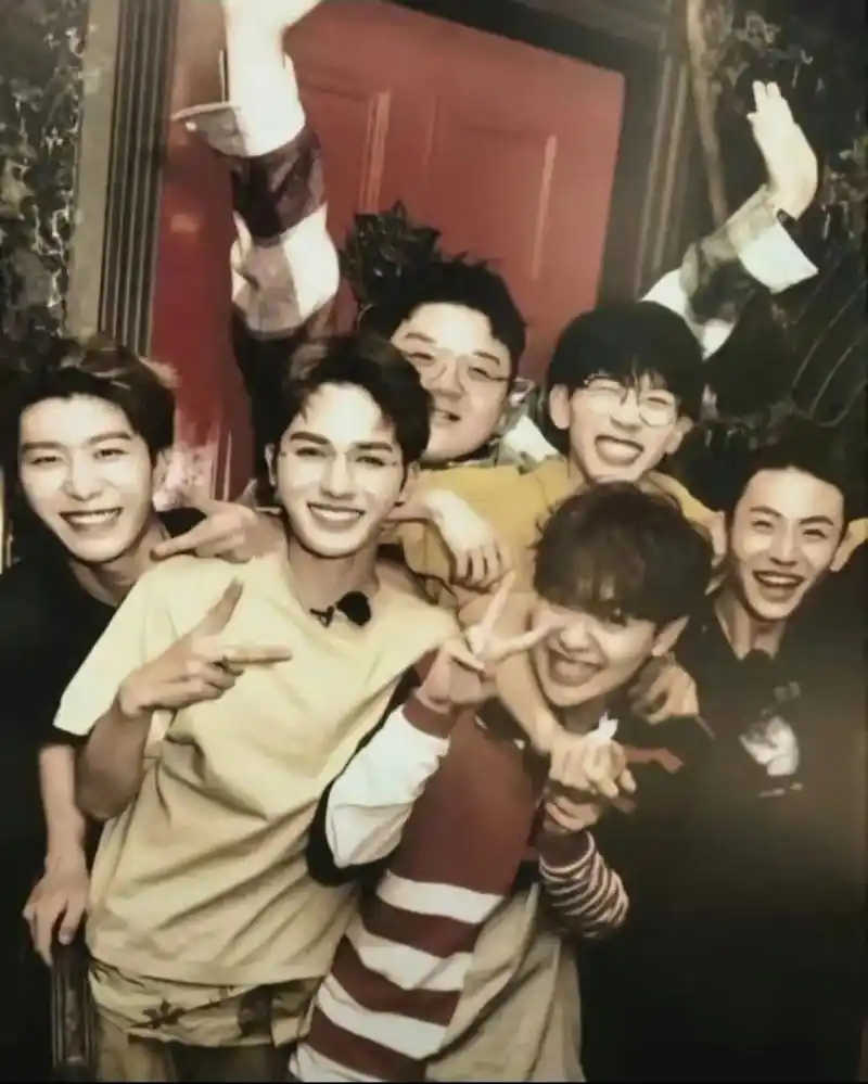 七老哥.#青春的花路 #合照 #小鬼范丞丞 - 抖音