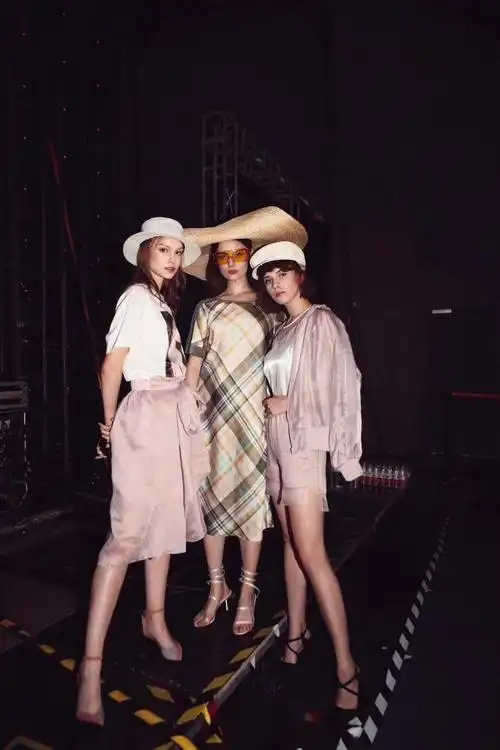 走秀定点动作poss,走秀能摆哪些的简单动作?-图片大观-奇异网