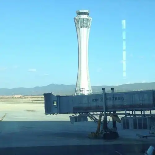 第一次到新的长水机场,塔台很小蛮腰,伊氏